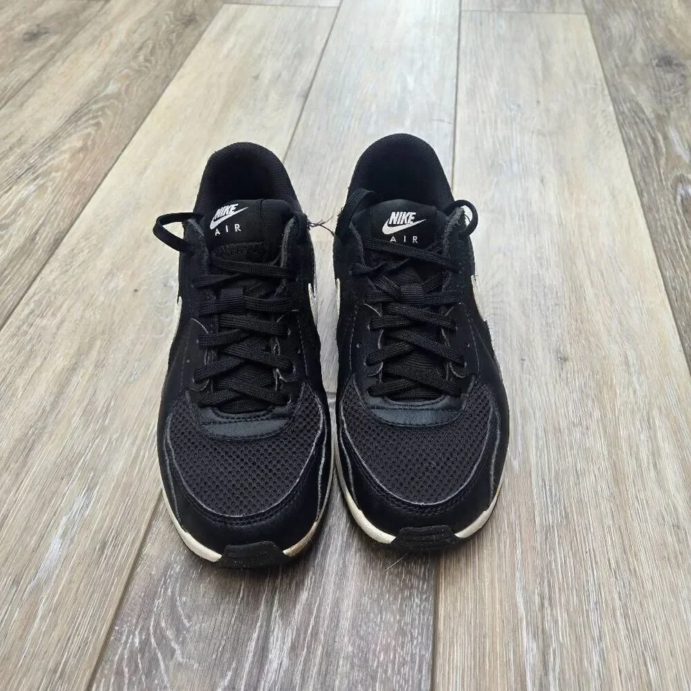 Nike Air Max Excee shoes black and white sneakers women's size 6.5 active